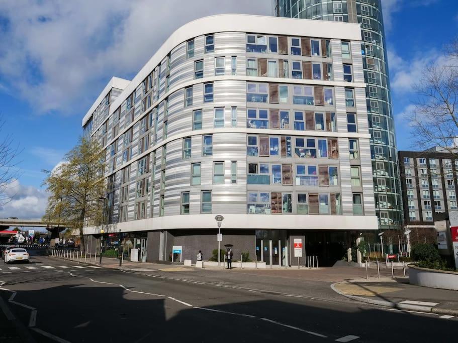 Апартаменти Stylish Urban Sanctuary With Parking Лондон Екстер'єр фото